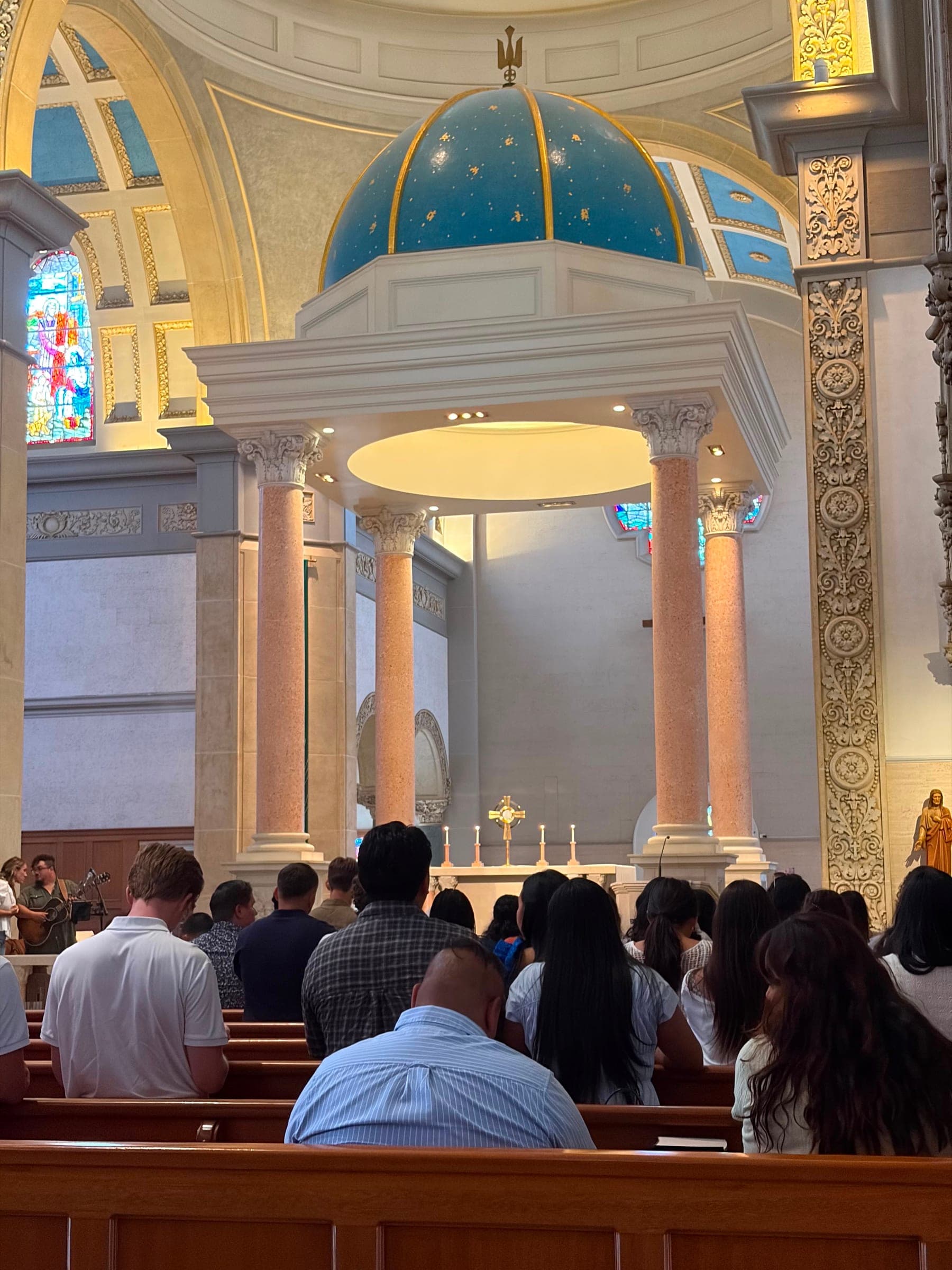 People adoring Jesus